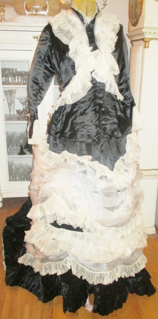 xx M1076M 1880s Paris label gown